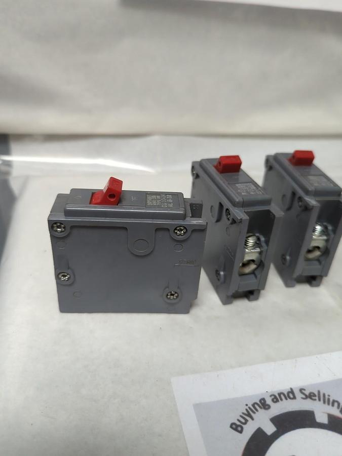 Used BRYANT,BR120,CIRCUIT BREAKER 20 AMP 1-POLE LOT OF 3 PRE-OWNED