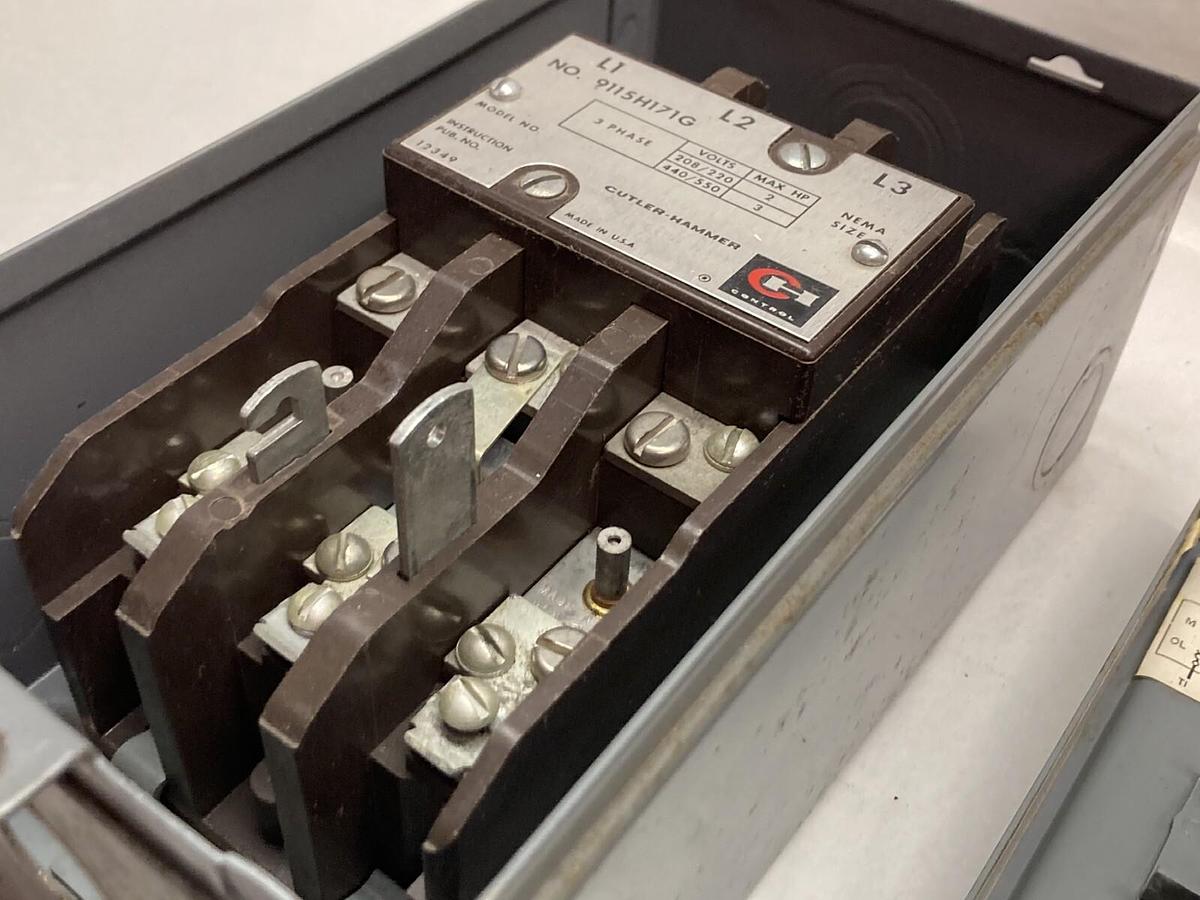 Used Cutler-Hammer,9115H171G,3-Pole Motor Starter and Enclosure Size 0