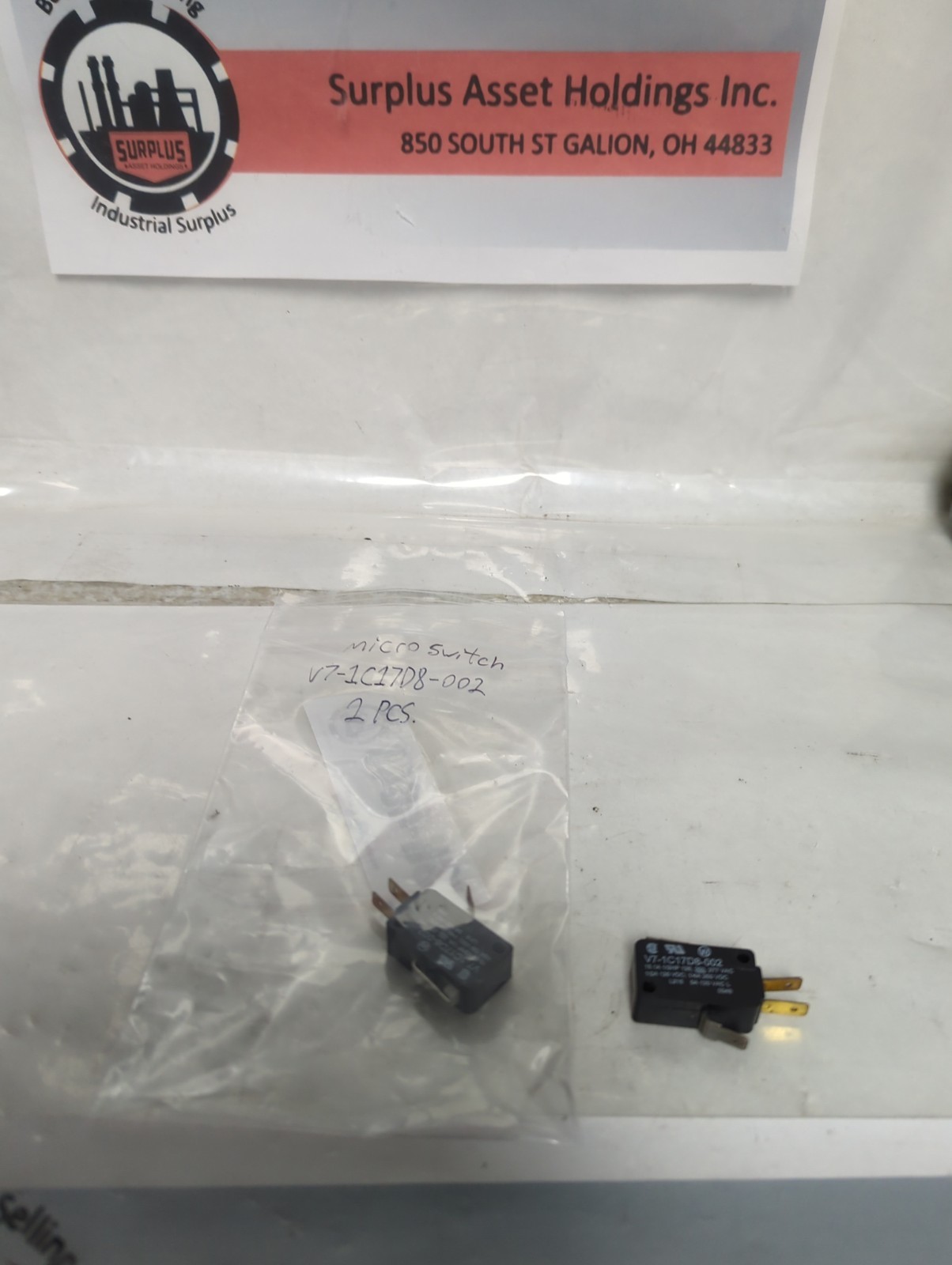 Used HONEYWELL,V7-1C17D8-002,MICRO SWITCH LOT OF 2 PRE-OWNED