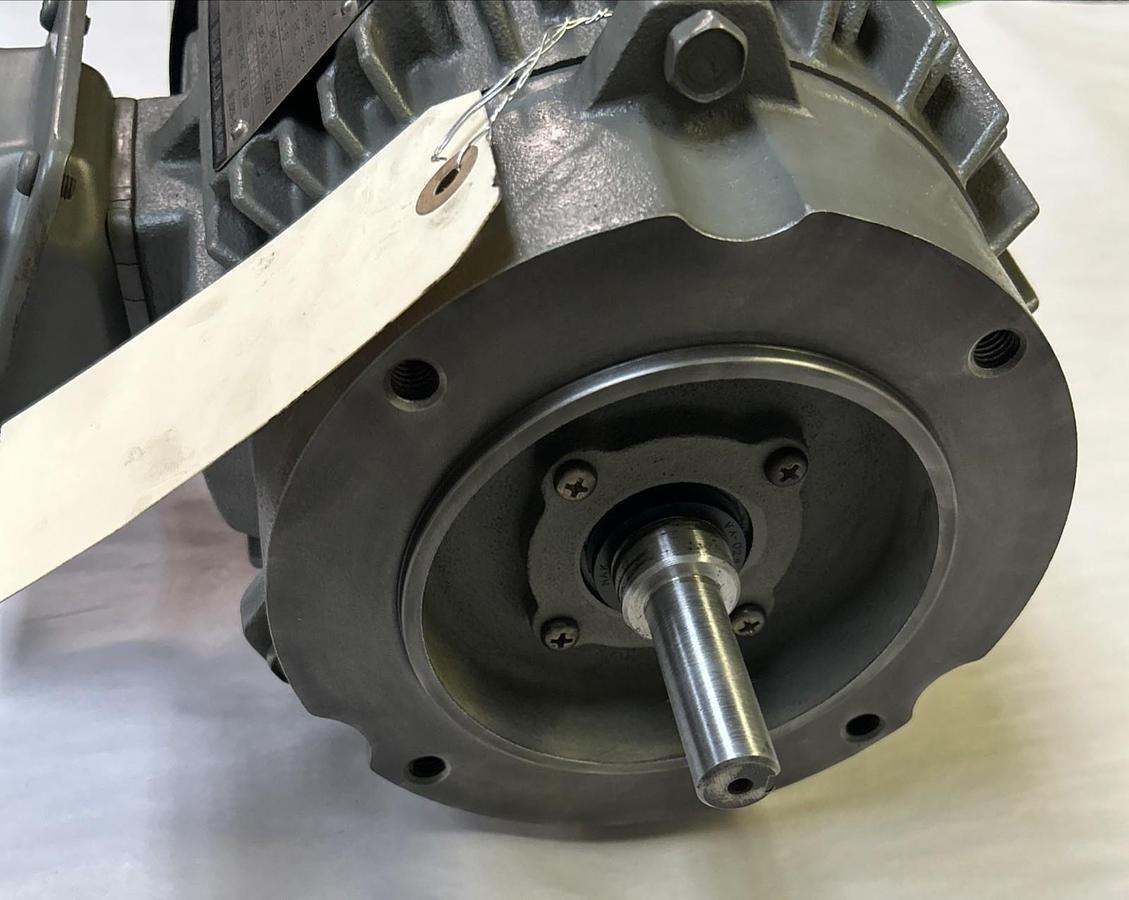 Used TOSHIBA,B0012FMC2AOZ,MOTOR 1HP 3490RPM 230/460V 3PH 56C FRAME