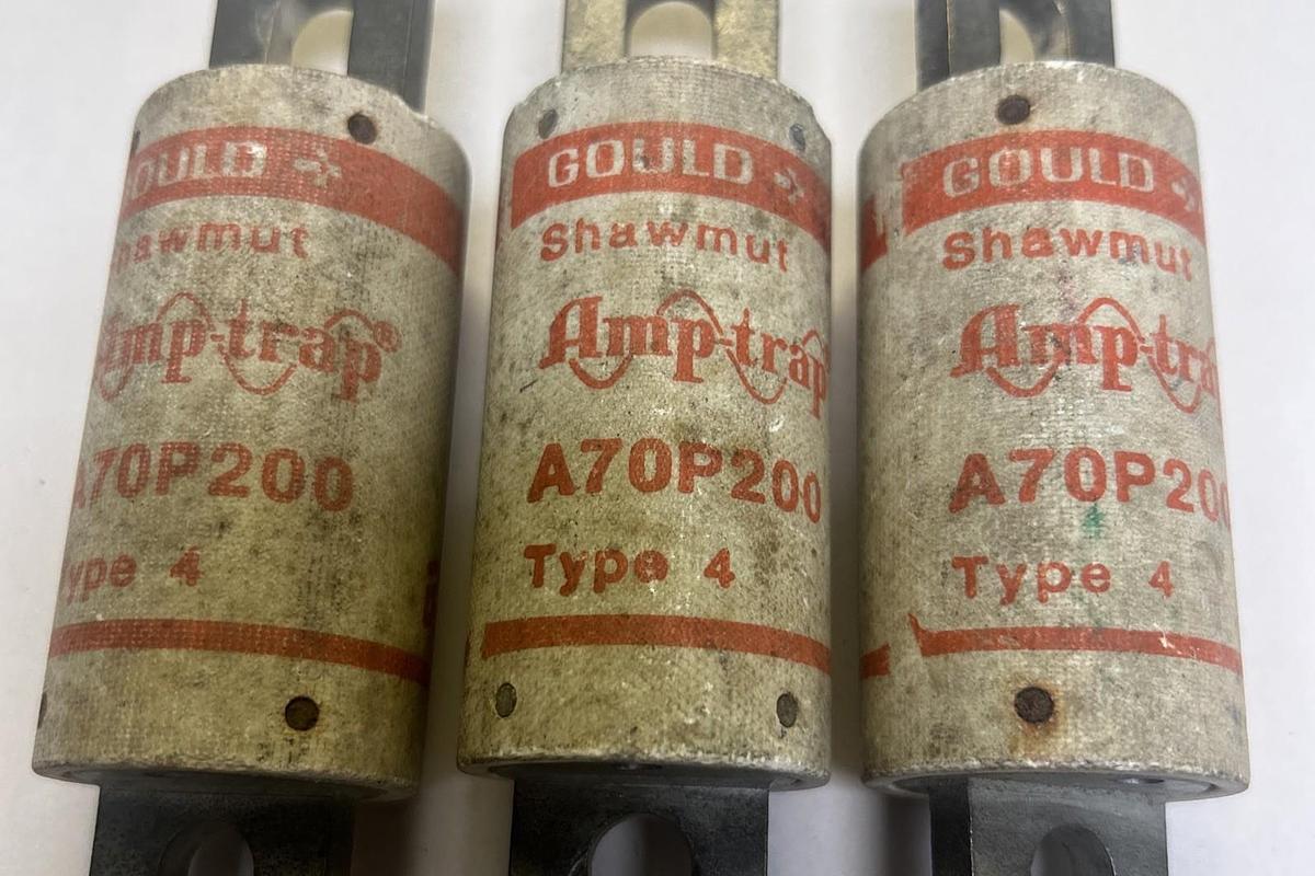 Used GOULD SHAWMUT,A70P200,FUSE 200A 700V LOT OF 3