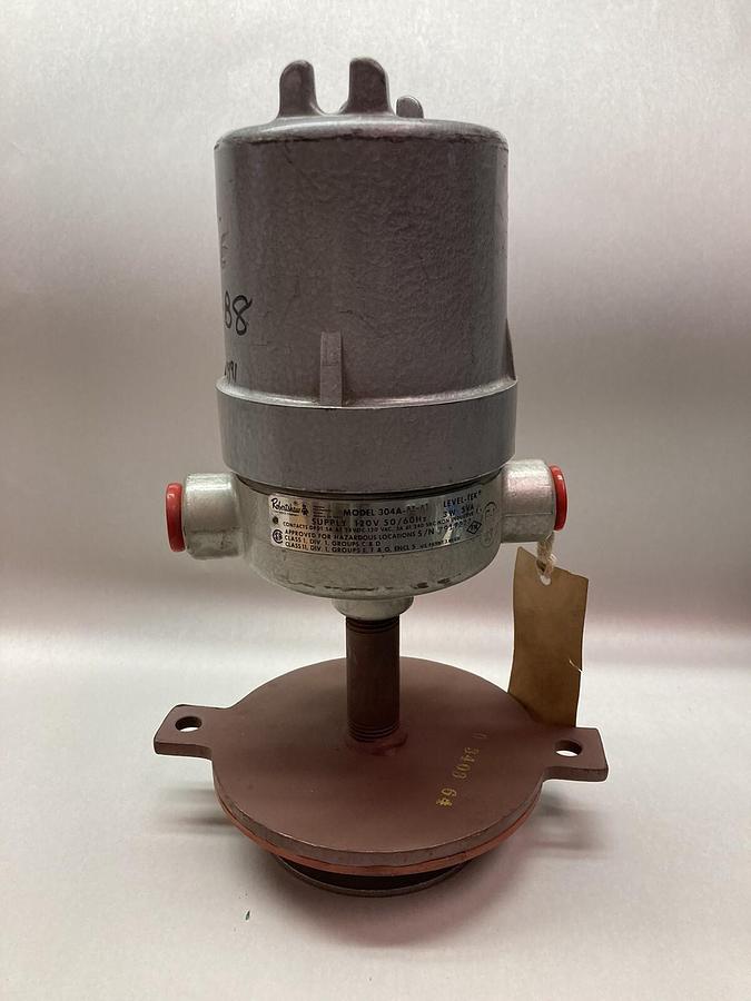 Used Robertshaw,304A-B2-A1,Level-Tek Capacitance Actuated Level Controller