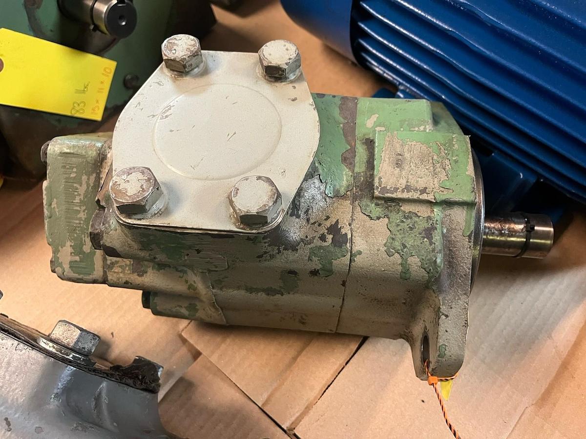 Used VICKERS,3520V38A-5-1AA-10-132,VANE PUMP