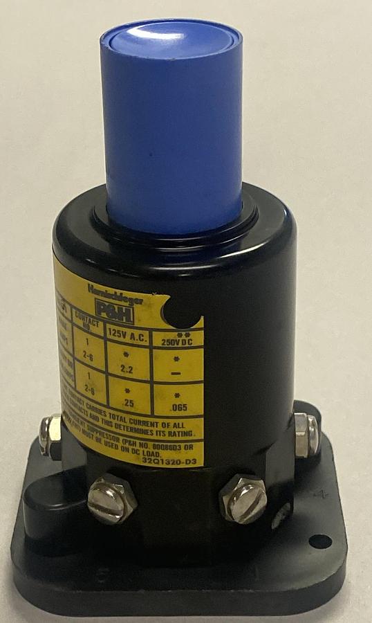 P&H,100E4537-2 5,SPEED EXTENDED HEAD PUSHBUTTON 125VAC-250VDC NEW NO BOX