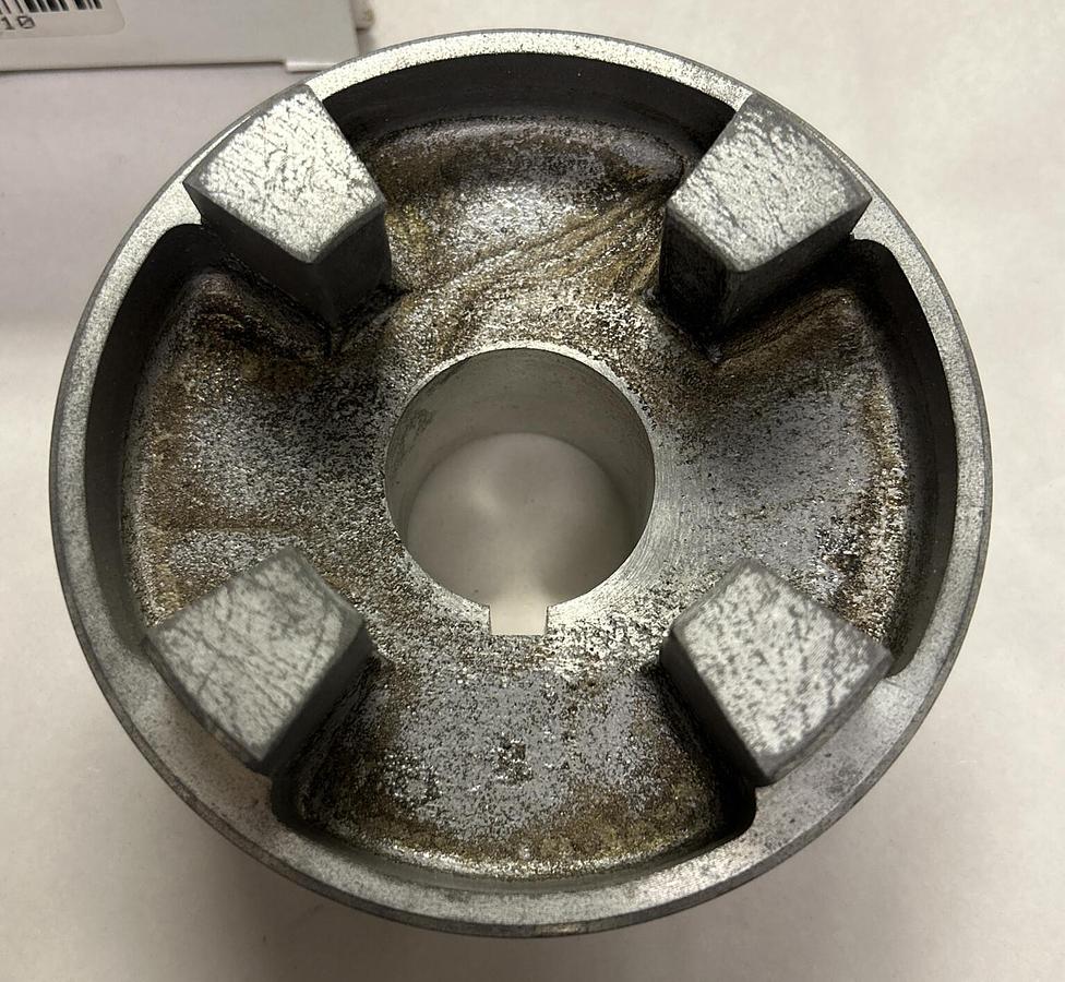 Used MAGNALOY COUPLING,M50011610,COUPLING 1-1/2 X 5/16 NEW