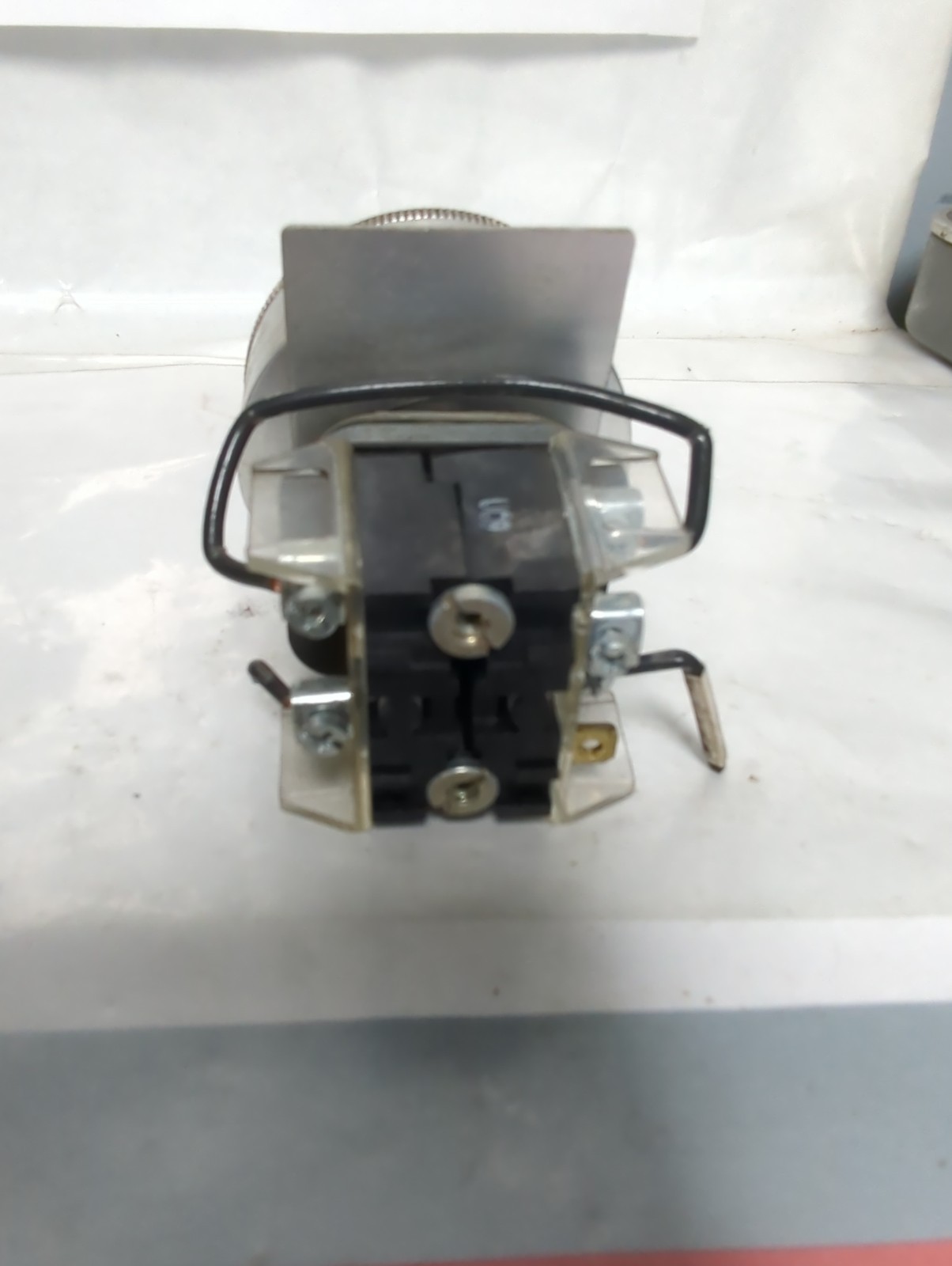Used ALLEN BRADLEY,800T-D,SERIES T EMERGENCY STOP PUSH BUTTON RED PRE-OWNED