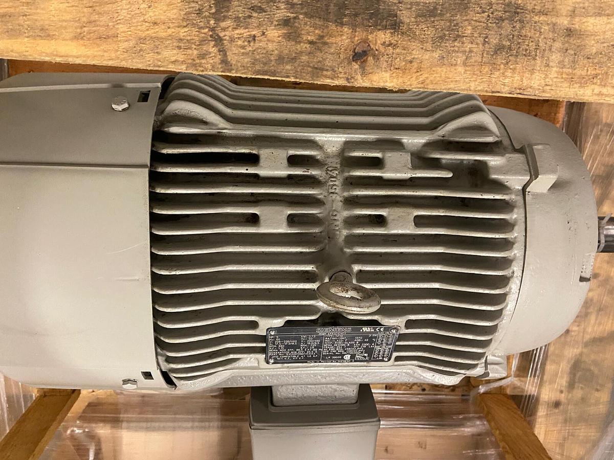 Siemens,1LE22012BD114AA3,5Hp Motor 880RPM 230/460V Frame 254T NOS