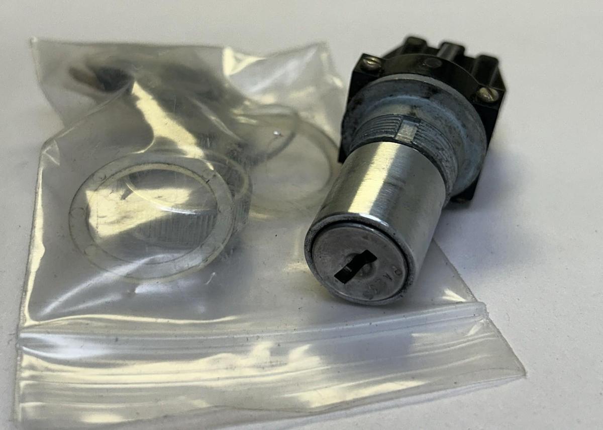 Used GENERAL ELECTRIC,CR104G,SELECTOR SWITCH