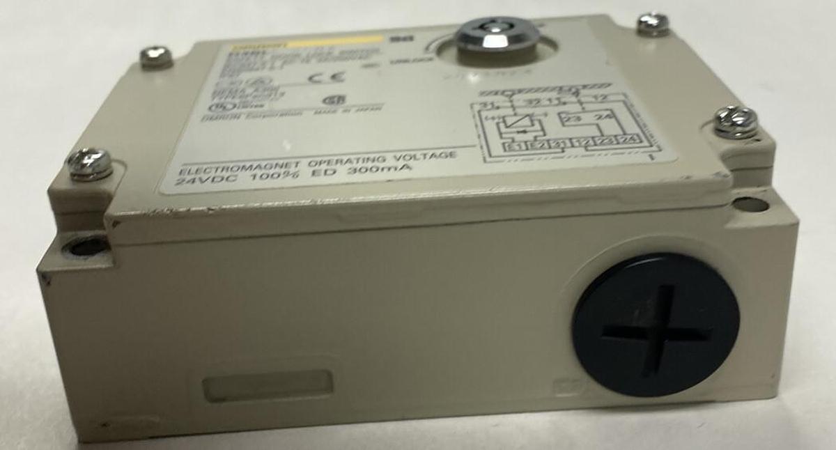 Used Omron,D4BL-2CRA,Safety Door Lock Switch 3A 250V NO MOUNTING HEAD