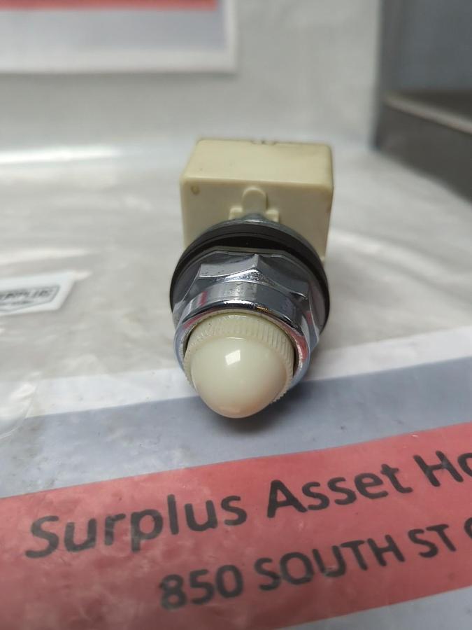 Used SQUARE D,9001 KM1,SERIES G WHITE PILOT GE 755 LAMP PRE-OWNED