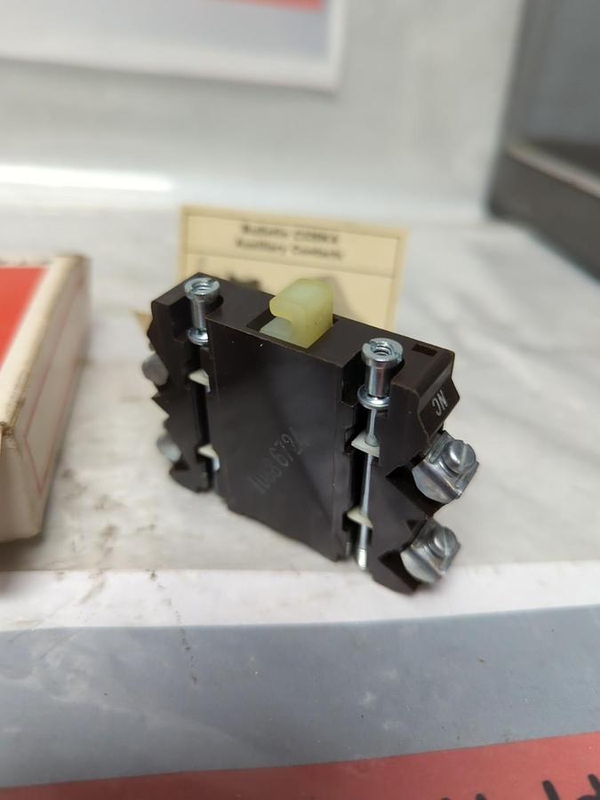 CUTLER HAMMER,C320KA3,CONTACT SERIES A2 600V MAX AC NOS