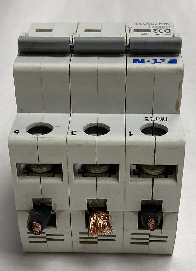 Used Eaton,WMZS3D32,Thermal Magnetic Circuit Breaker 3-Pole 32A 277/480VAC