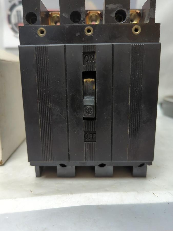 Used GENERAL ELECTRIC,TE32020,CIRCUIT BREAKER 3-POLE 20 AMP PRE-OWNED