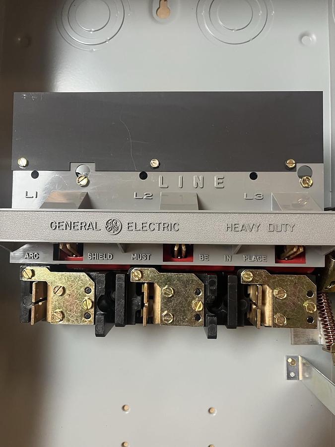 GE,TH3364,INDOOR FUSIBLE SAFETY SWITCH 200A 600V 3P