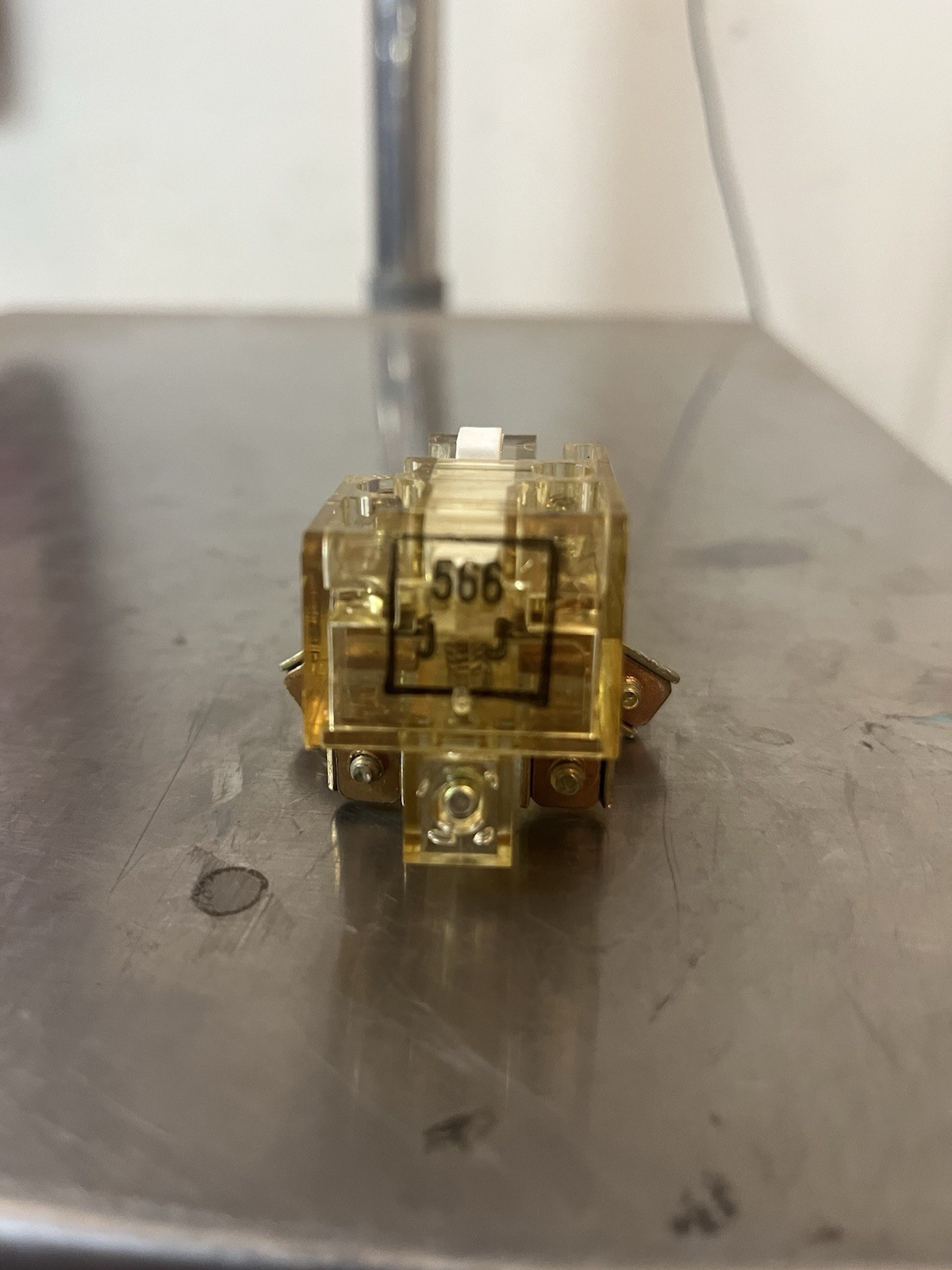 SQUARE D,9999SO4,AUXILLARY CONTACT BLOCK W/ ISOLATED ALARM CONTACTS
