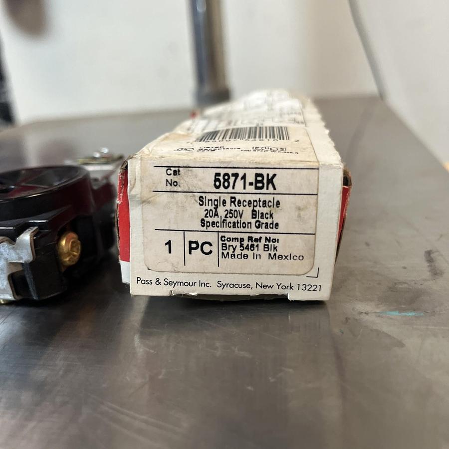 PASS & SEYMOUR LEGRAND,5871-BK,SINGLE RECEPTACLE 20A 250V BLACK