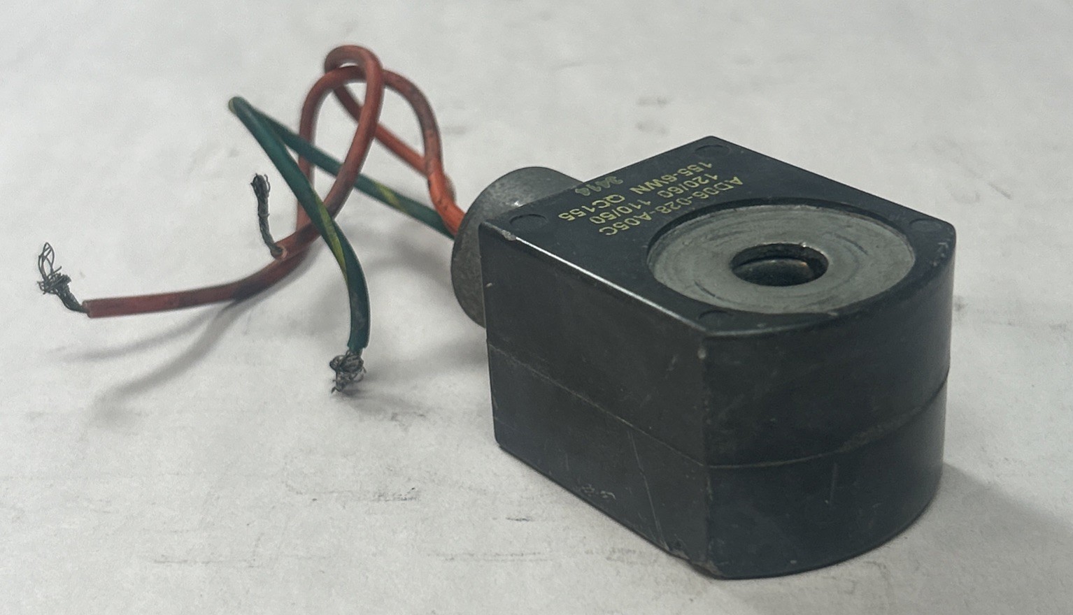 Used PARKER,AD06-028-A05C,SOLENOID COIL 110/120V