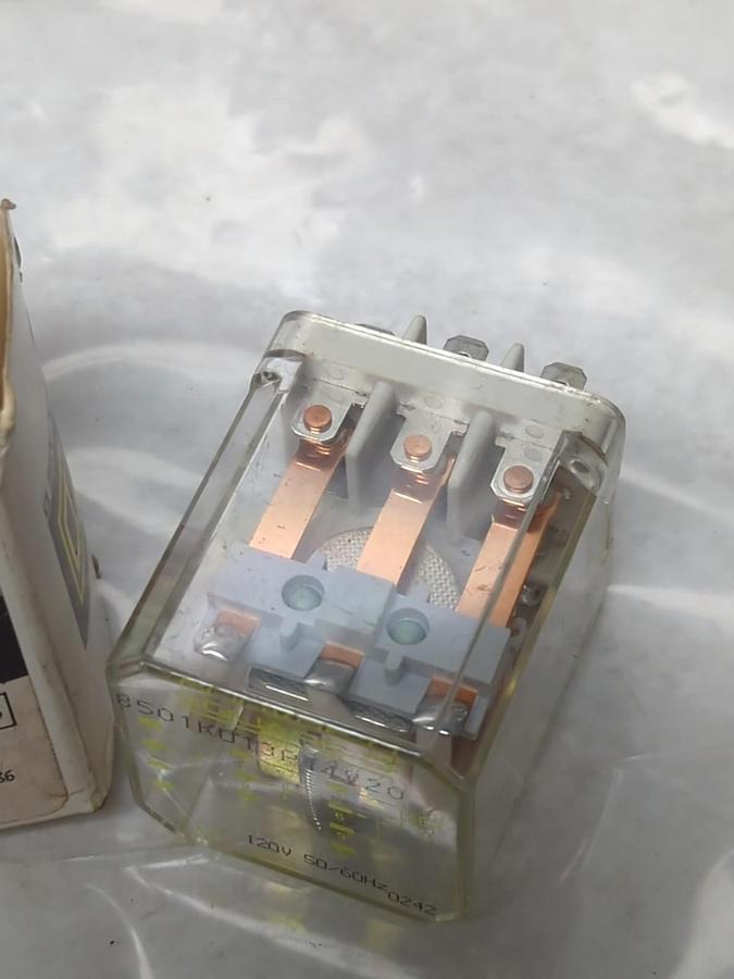 SQUARE D,8501-KU13P14V20,GENERAL PURPOSE RELAY SER C 120V 50/60HZ 10A NOS