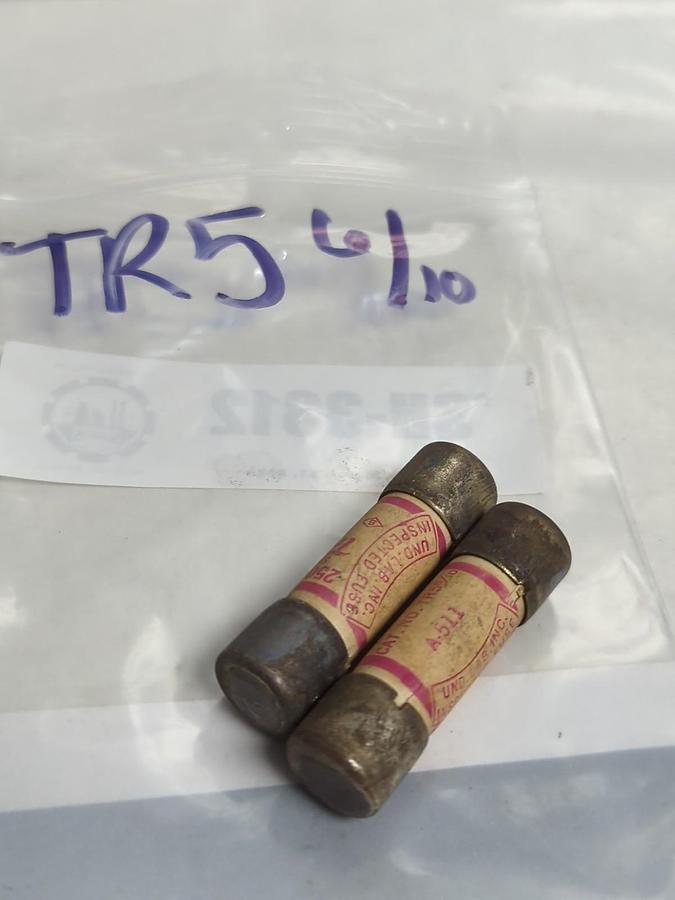 Used GOULD SHAWMUT,TR-5-6/10,TRI-ONIC 5-6/10 AMP FUSE LOT OF 2 PRE-OWNED