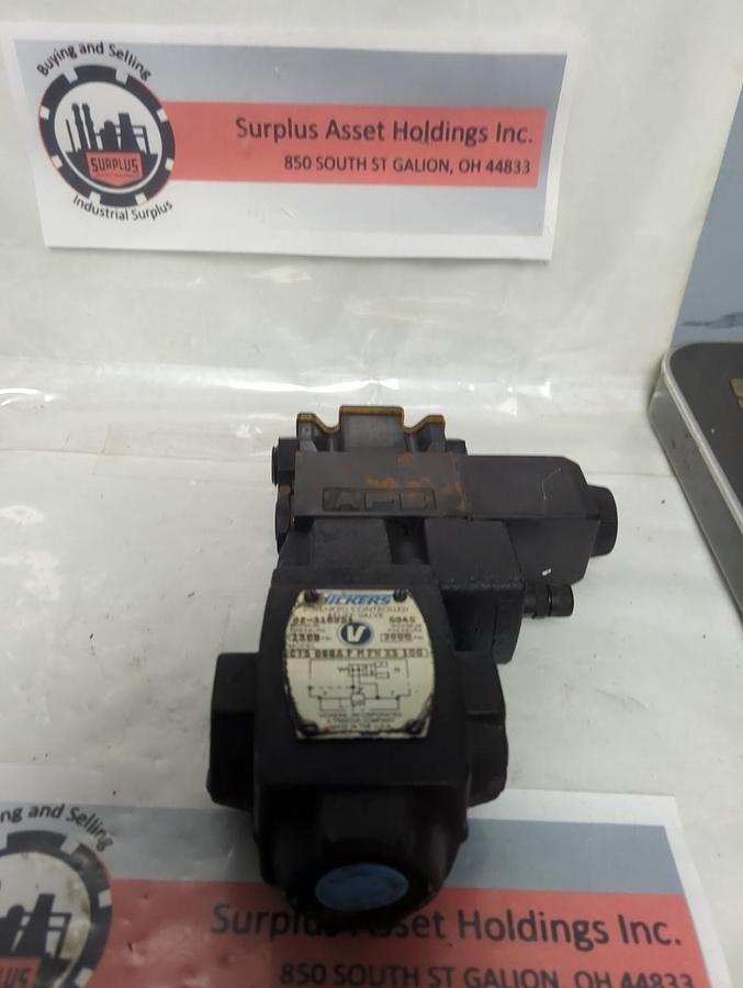 Used VICKERS,CT5 060A FM FW X5 100,CONTROL VALVE DGUV-3S-001-M-F-FW-X5-60 PRE-OWNED