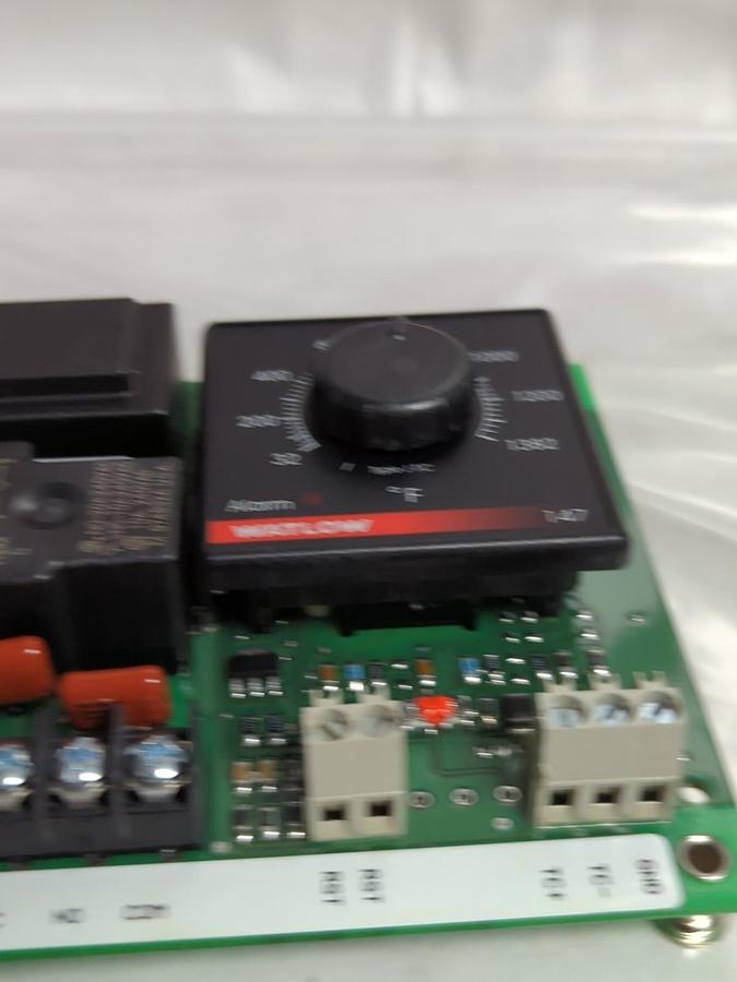 Used WATLOW,147E-1602-3100,TYPE J TEMPERATURE CONTROLLER 120VAC 50/60HZ PRE-OWNED
