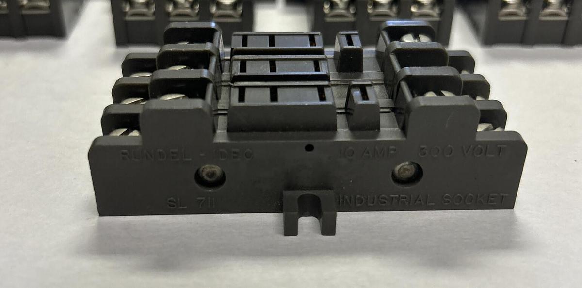 IDEC,SL-711,RELAY SOCKET LOT OF 14 NOS