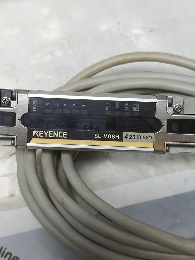 Used KEYENCE,SL-V08H-T,LIGHT CUTAIN TRANSMITTER WITH CABLE 24VDC PRE-OWNED
