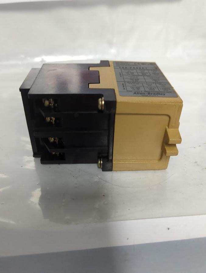 Used ALLEN BRADLEY,700-P400A1,SERIES B AC RELAY TYPE P PRE-OWNED