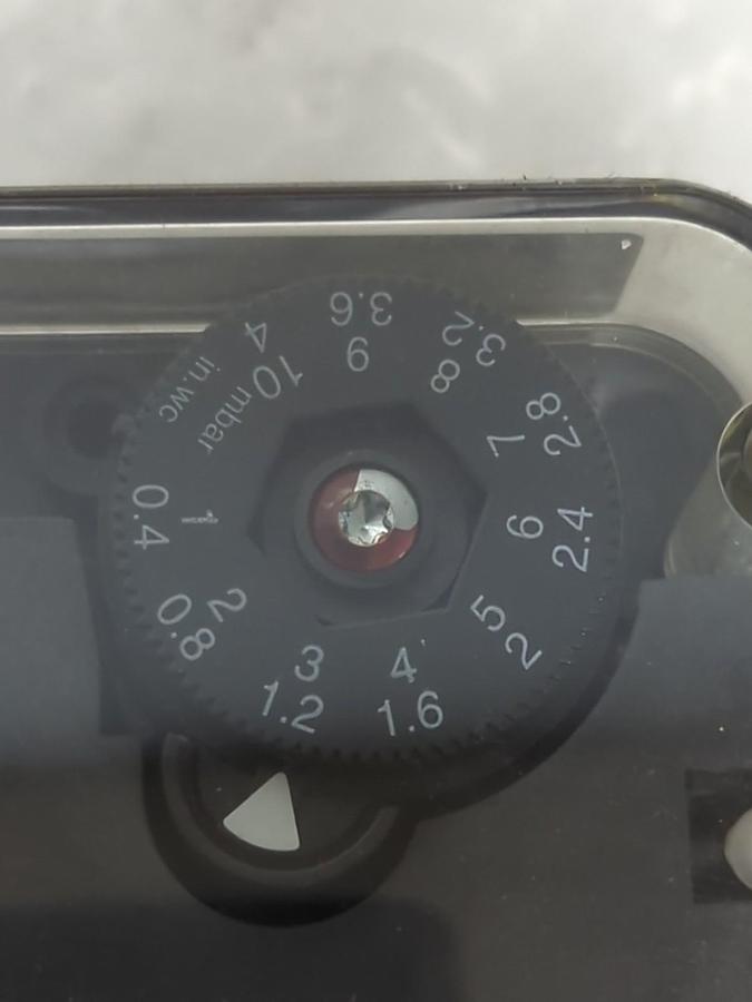 KROM SHRODER,DG10T/84447812,PRESSURE SWITCH 0.4-4 IN WC NOS