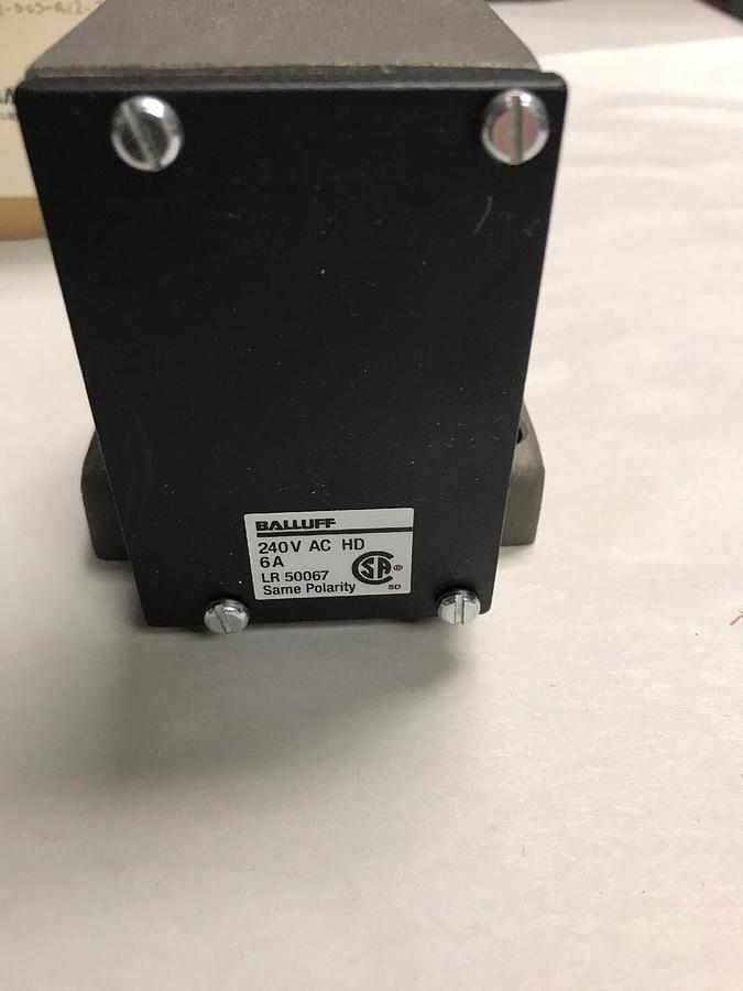 Balluff,BNS-542-B03-R12-72-10,Mechanical Position Switch
