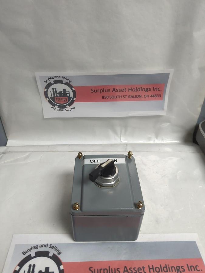 Used ALLEN BRADLEY,800T-1TZ-800T-H17,ENCLOSURE & SELECTOR SWITCH ASSEMBLY PRE-OWNED