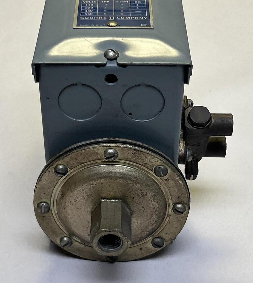 Used SQUARE D,9013-ASG8-S6,PRESSURE SWITCH