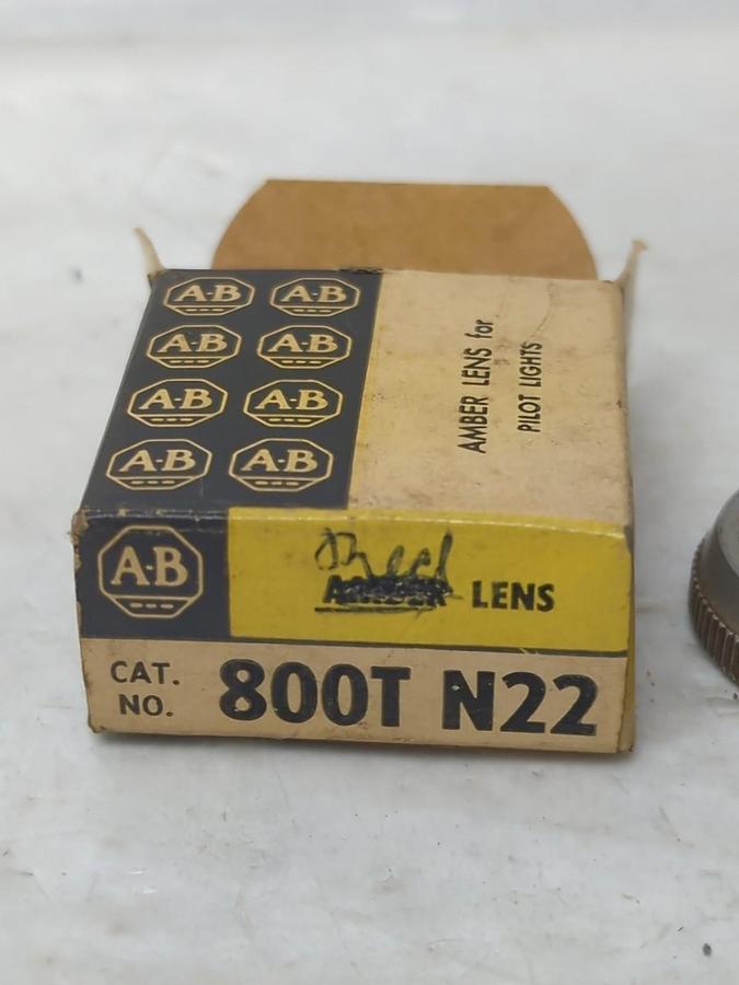ALLEN BRADLEY,800T N22,RED LENS NOS
