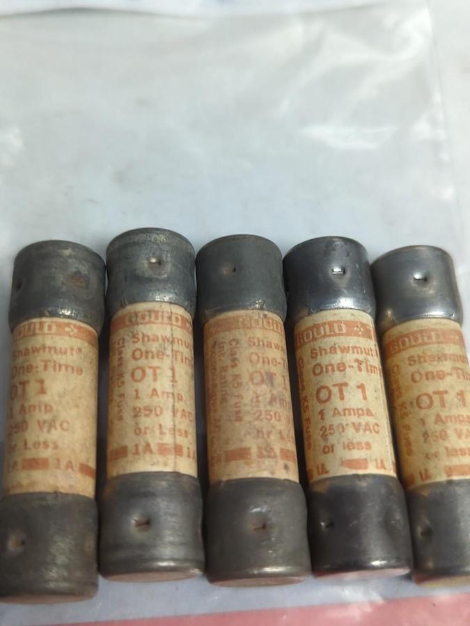 Used GOULD SHAWMUT,OT1,ONE TIME 1 AMP FUSE LOT OF 5 PRE-OWNED