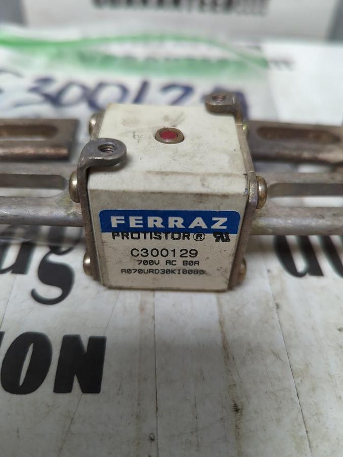 FERRAZ SHAWMUT,C300129,PROTISTOR FUSE W/ INDICATOR 700VAC/80A LOT OF 3 NOS