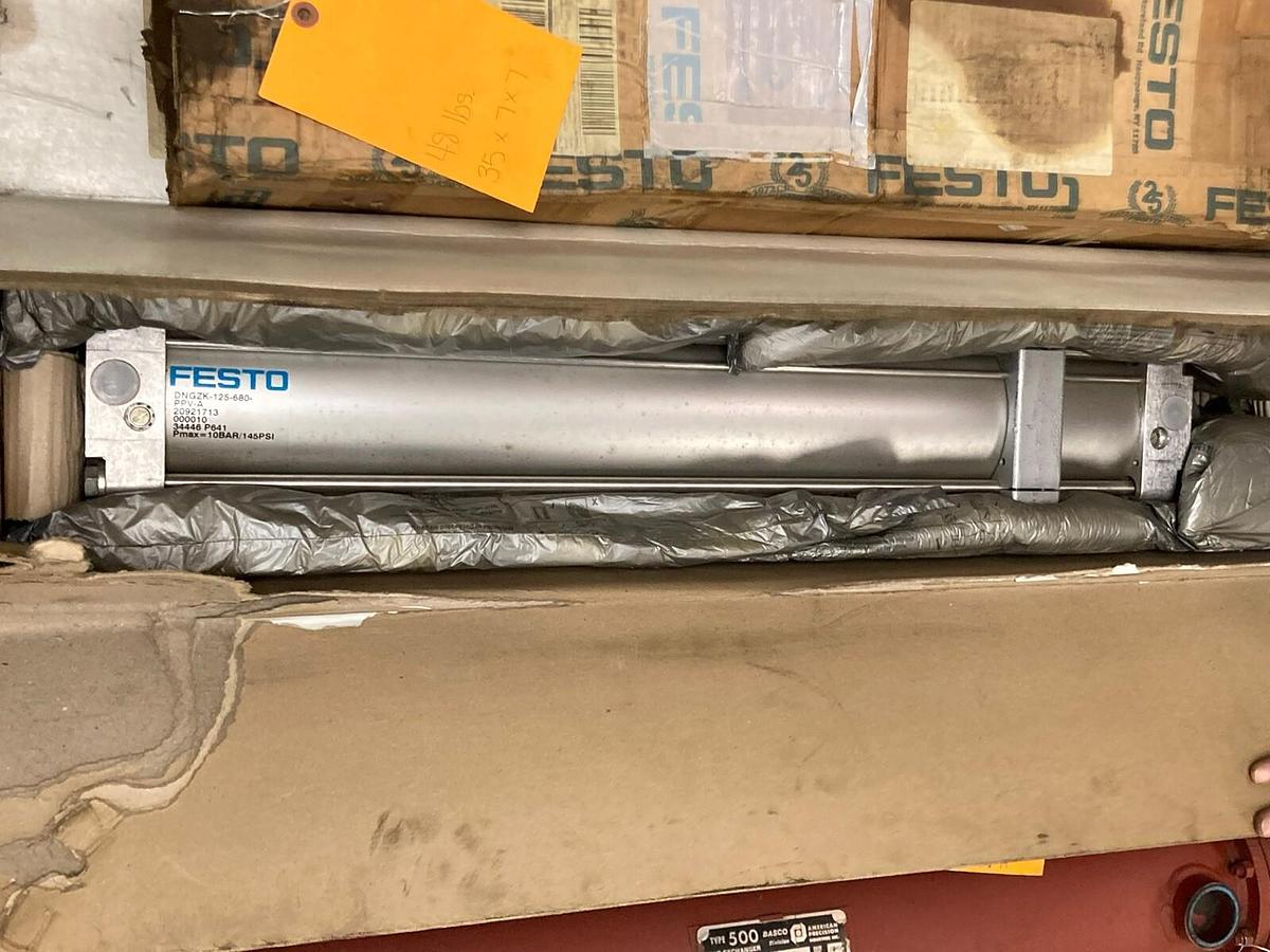FESTO,DNGZK-125-680-PPV-A,PNEUMATIC CYLINDER