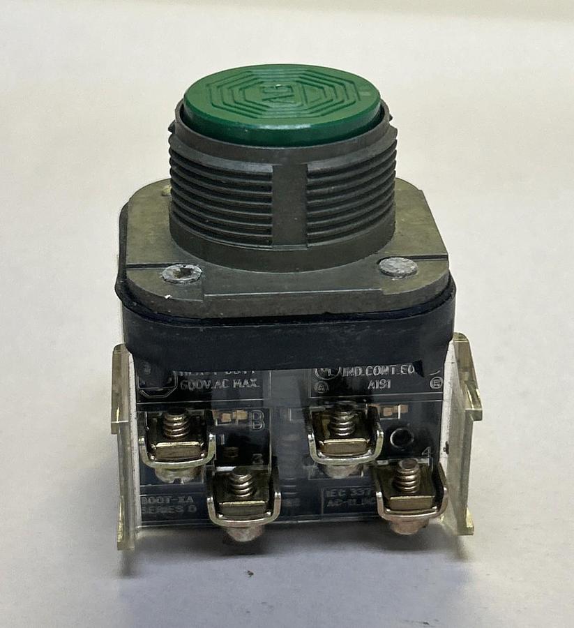 ALLEN BRADLEY,800T-A,GREEN PUSH BUTTON NOS