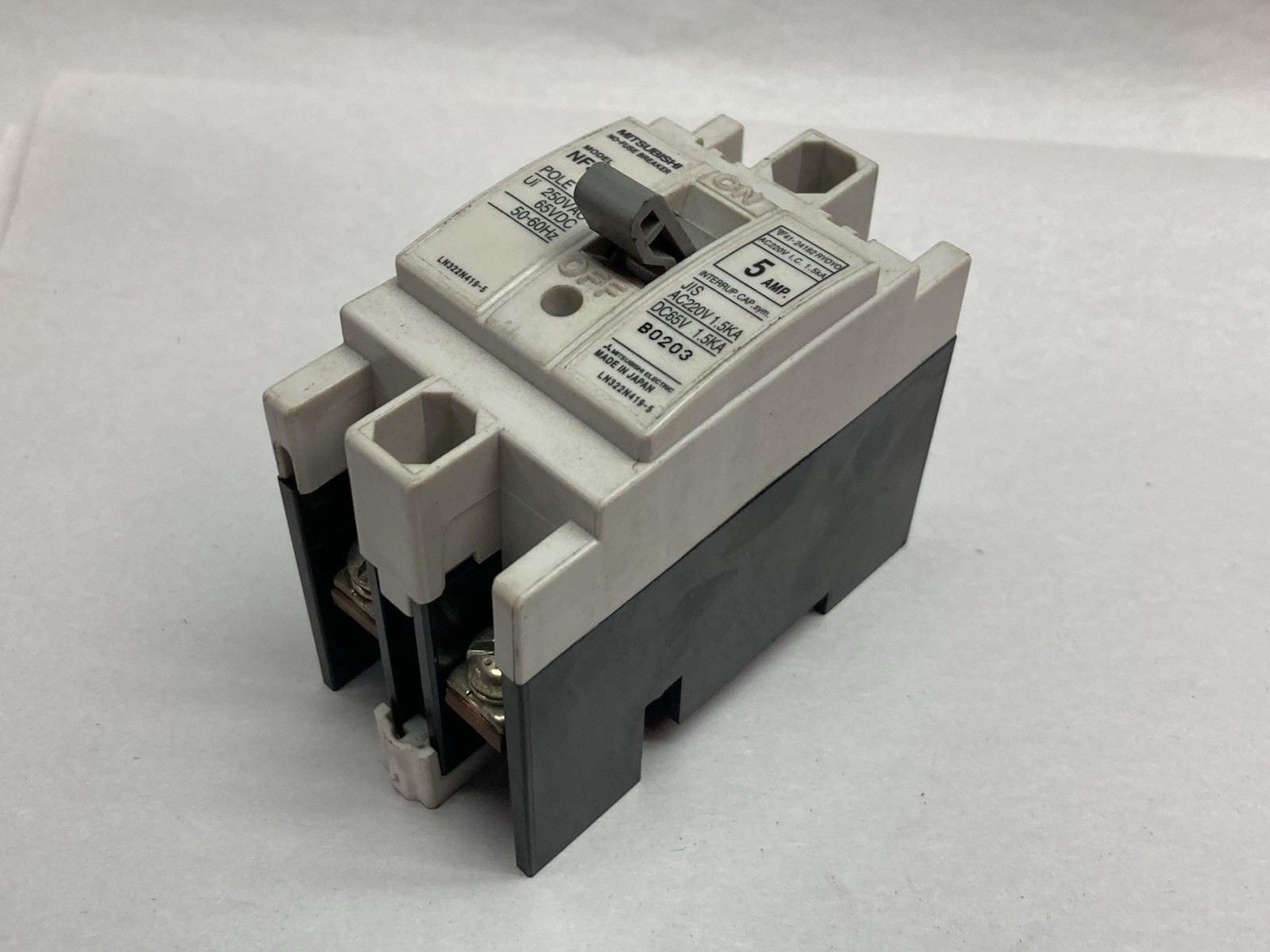 Used Mitsubishi,NF30-FA,2-Pole Circuit Breaker 250VAC 50/60HZ 5A