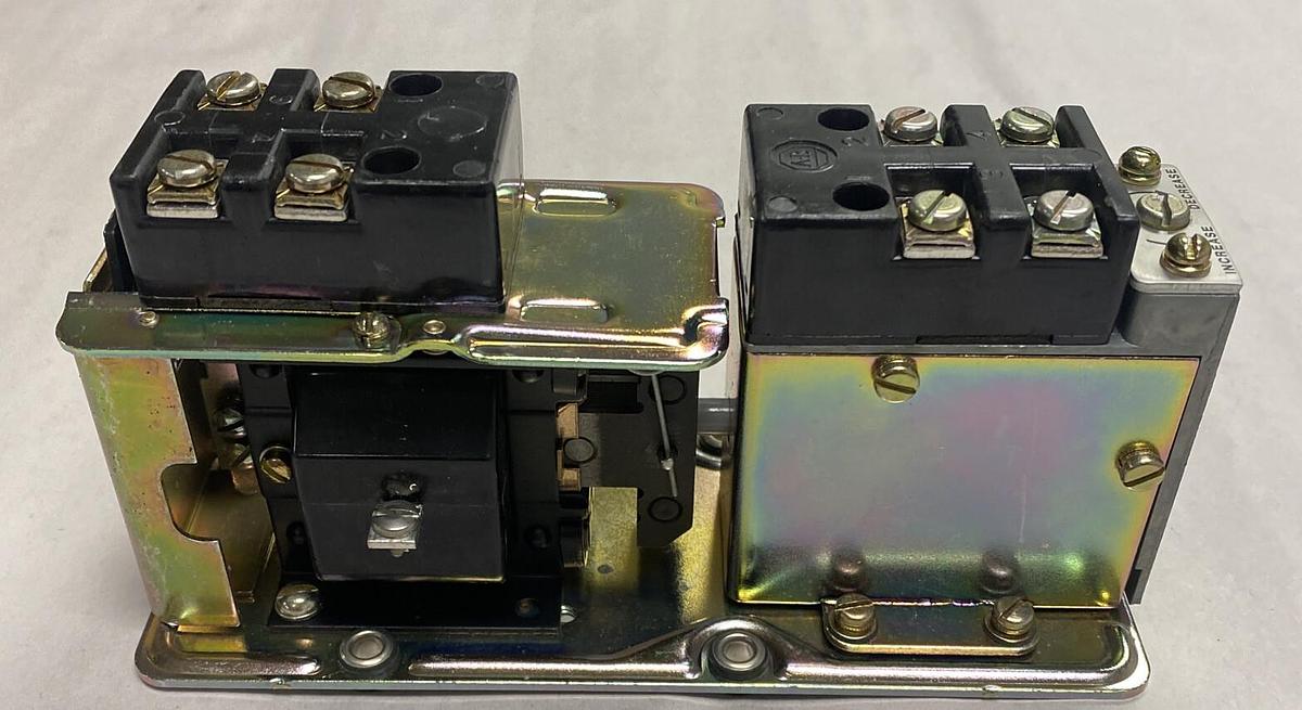 Allen Bradley,849-Z0D321,Ser. B Pneumatic Timing Relay 120V New