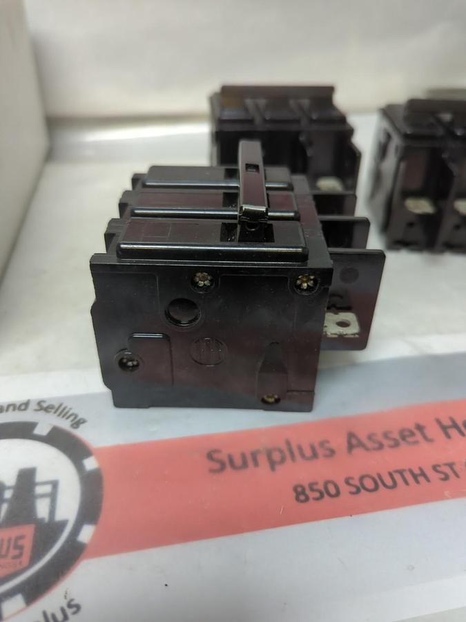 Used SIEMENS,BQ3B015,CIRCUIT BREAKER 3-POLE 15 AMP LOT OF 3 PRE-OWNED