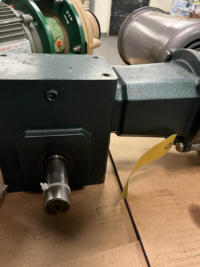 Used GROVE GEAR,BM224-2,GEARMOTOR RATIO 30 1/2HP 3PH SHAFT 1-1/8"