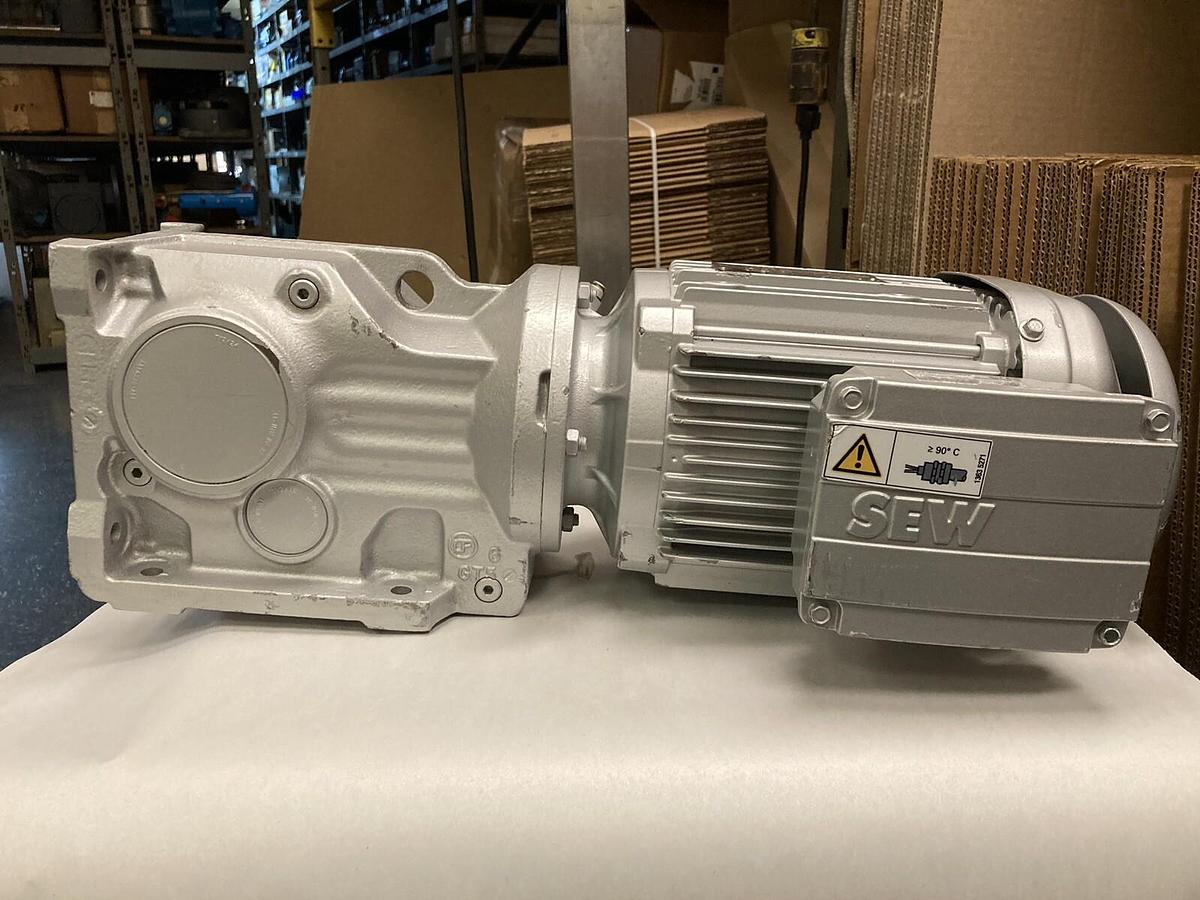 Sew Eurodrive,K47/II2GD EDRE90L4/3GD/KCC/TF/AL/C,Gearmotor  1730/88 RPM