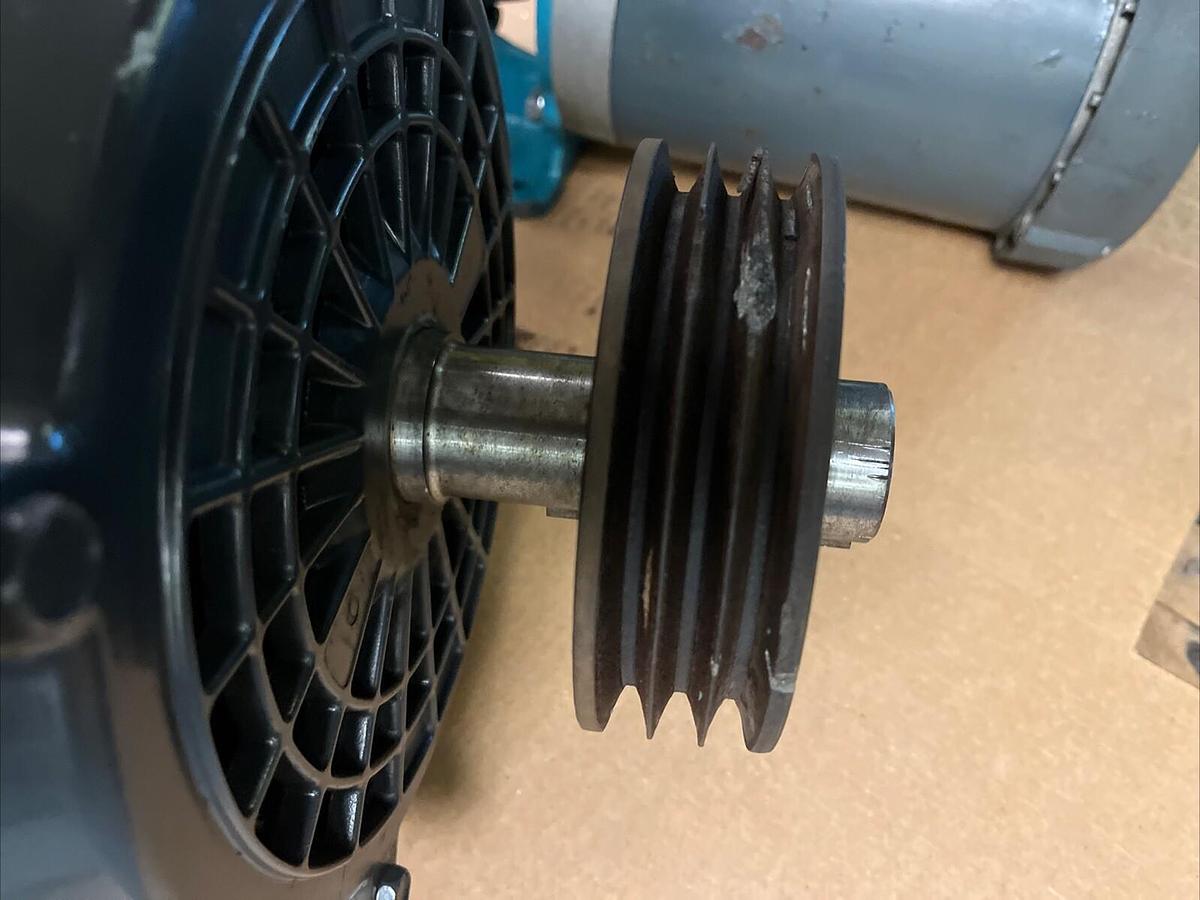 Used DAYTON,2N992B,MOTOR 5HP 1165RPM 3PH 254U