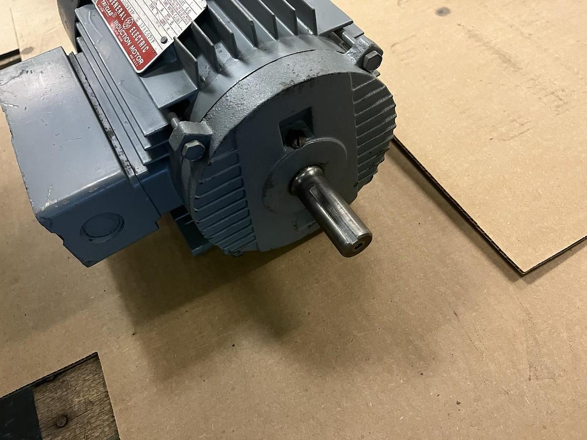 Used GE GENERAL ELECTRIC,5K145BL22,TRI CLAD INDUCTION MOTOR 2HP 3495RPM 3PH 145T