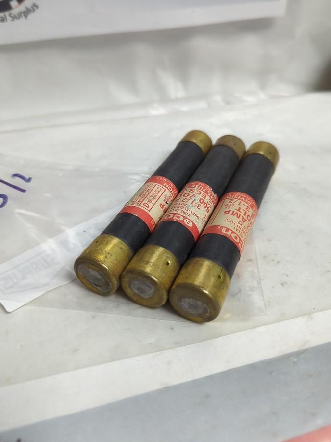 Used CEFCO,ECS 3-1/2,TIME-DELAY 3-1/2 AMP FUSE LOT OF 3 PRE-OWNED