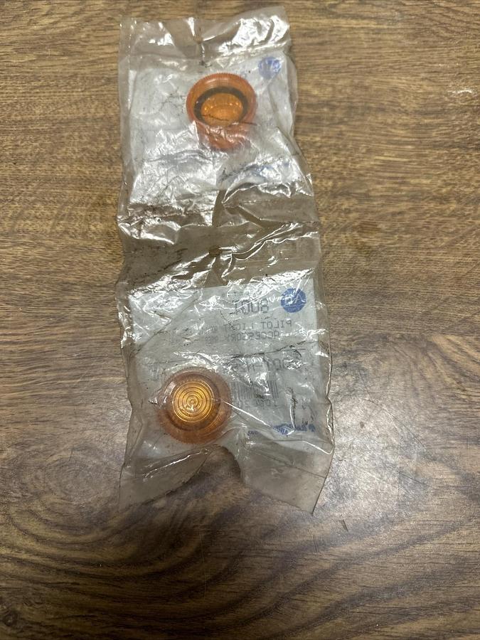 Used Allen Bradley,800T-N26A,Pilot Light Accessory Amber Lens LOT of 2