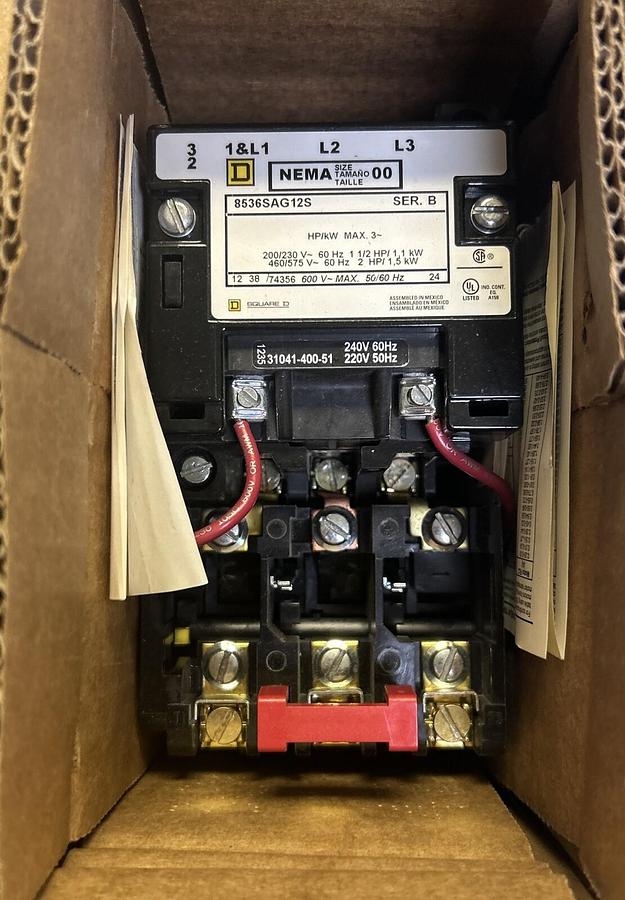 Used SQUARE D,8536SAO12V02S,AC MAGNETIC STARTER SIZE 00 NEW