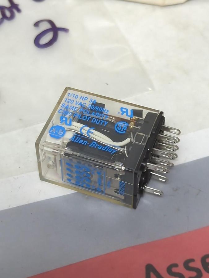 ALLEN-BRADLEY,700-HC14Z24-4,SERIES B CONTROL RELAY 3A 4PDT 24V DC LOT OF 2 NOS