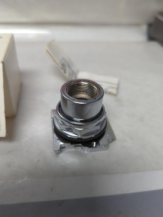 CUTLER-HAMMER,10250T5,PUSH-PULL OPERATOR 2-POS NOS