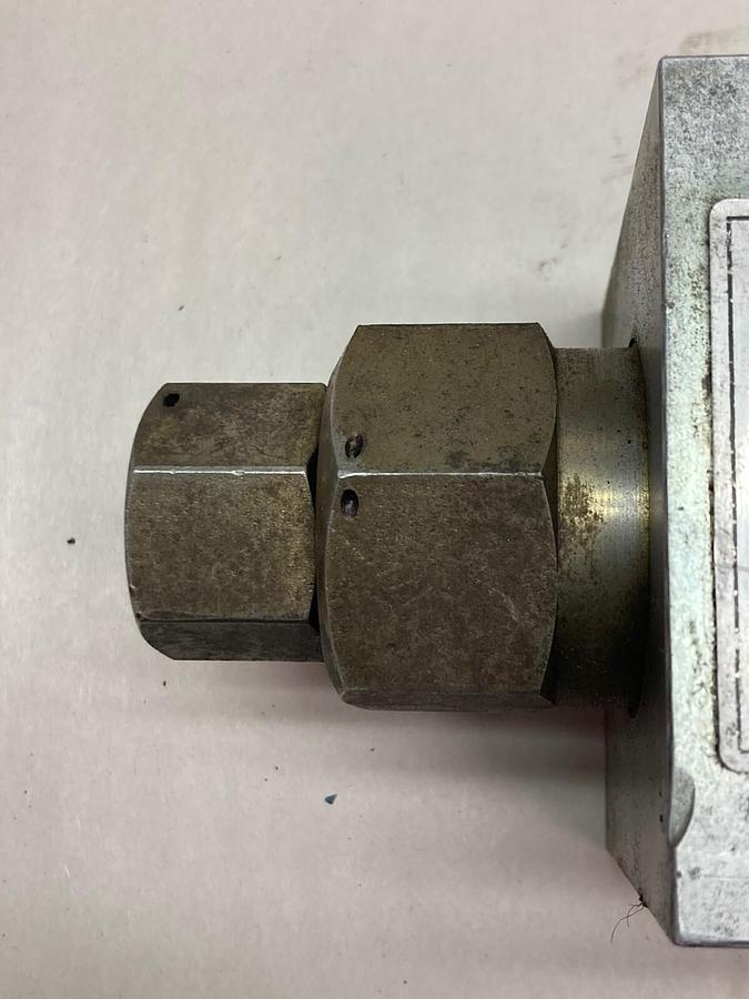 Used Unbranded,D8457503733500D,Hydraulic Manifold